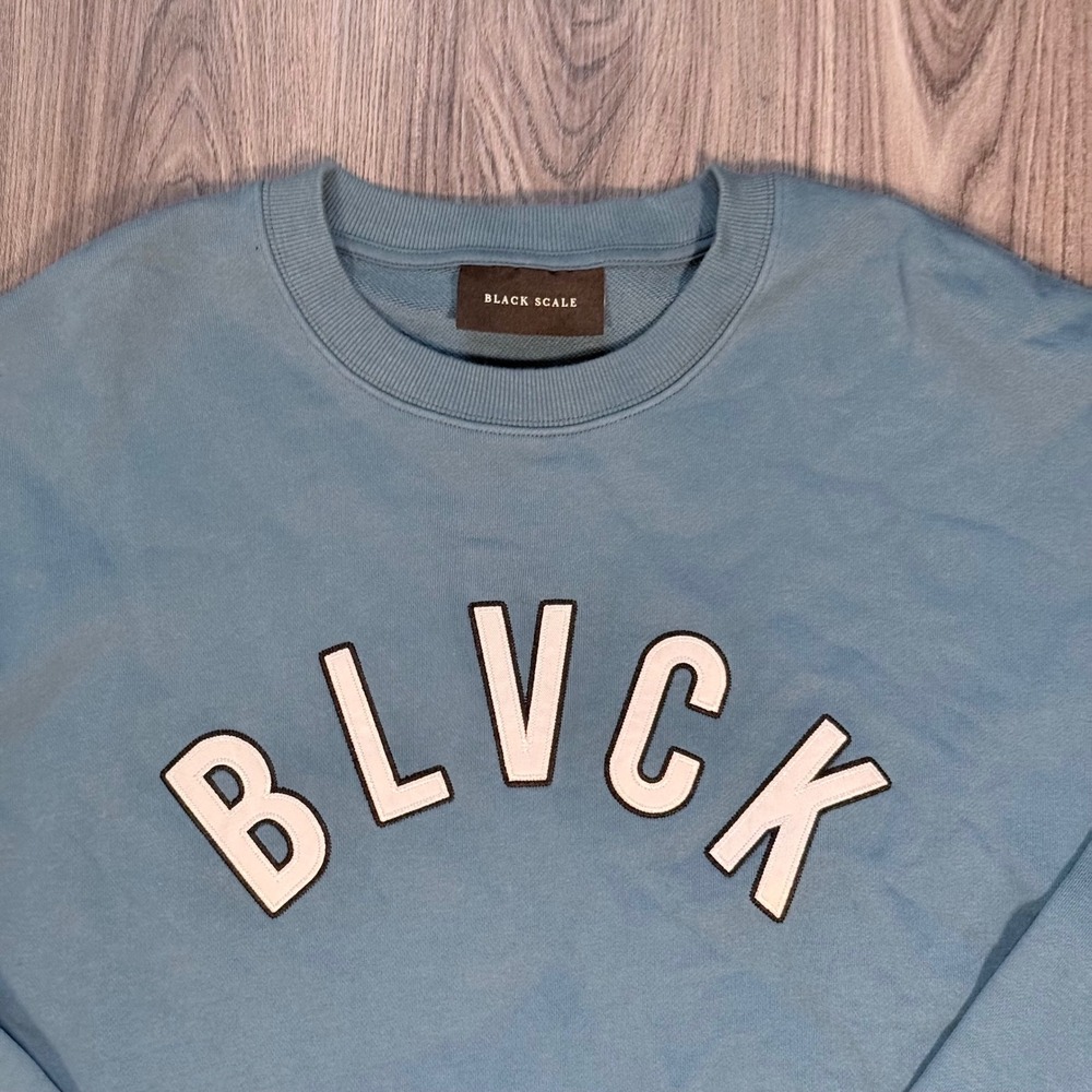 Black Scale BLVCK Graphic Sweatshirt Mens Medium Pistol Gun Crewneck Blue